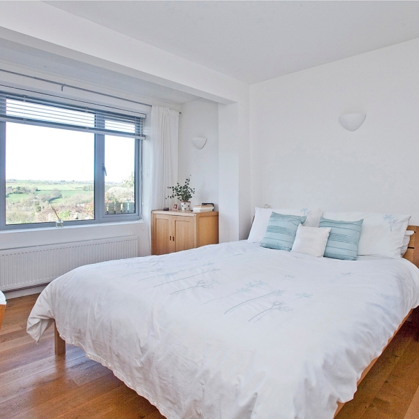 Light, modern bedroom