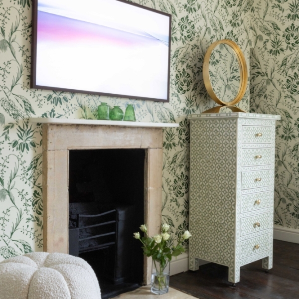 Guest bedroom green 2