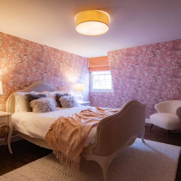 Guest bedroom pink