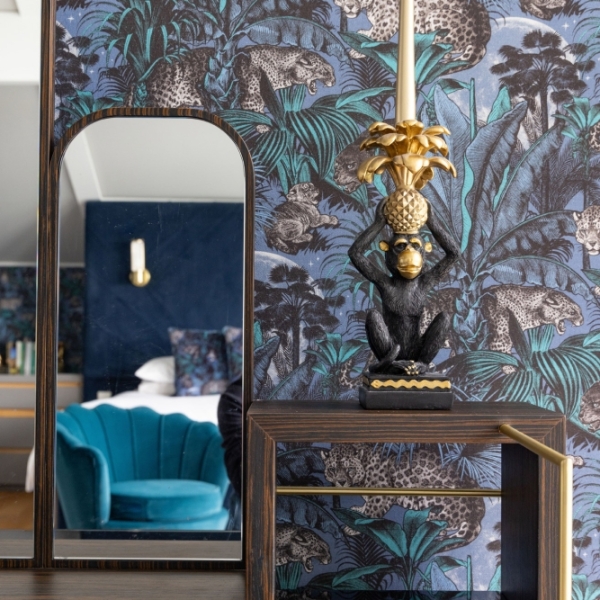 Dressing table detail