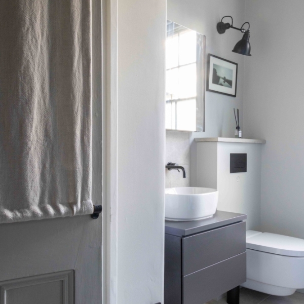 Principal shower room